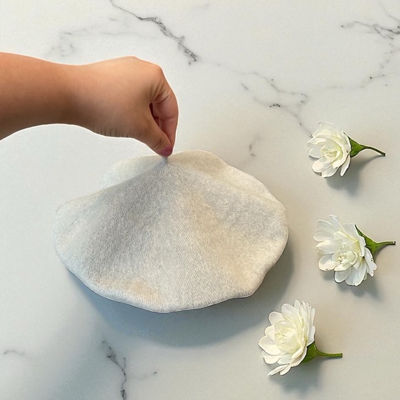 Accessories - Women’s Elegant Gray Wool Beret